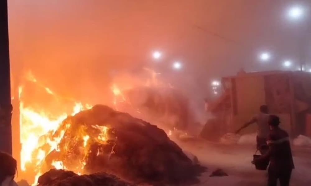 যশোরে রোমান জুট মিলে অগ্নিকাণ্ড