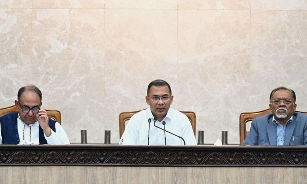 ছুটির দিনেও অফিসে প্রধানমন্ত্রী