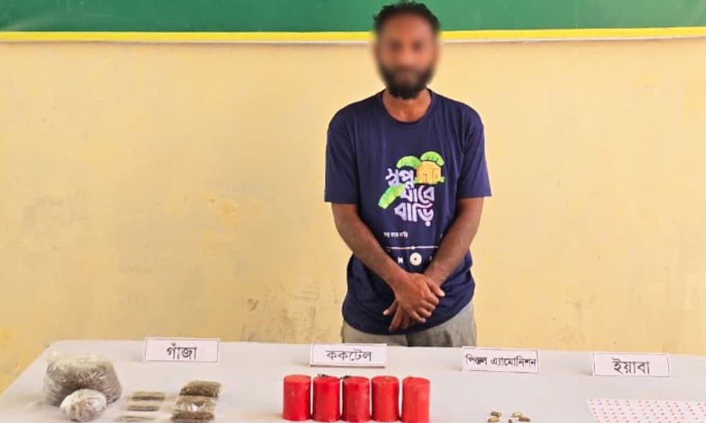 সাতক্ষীরায় গুলি-ককটেলসহ আটক ১