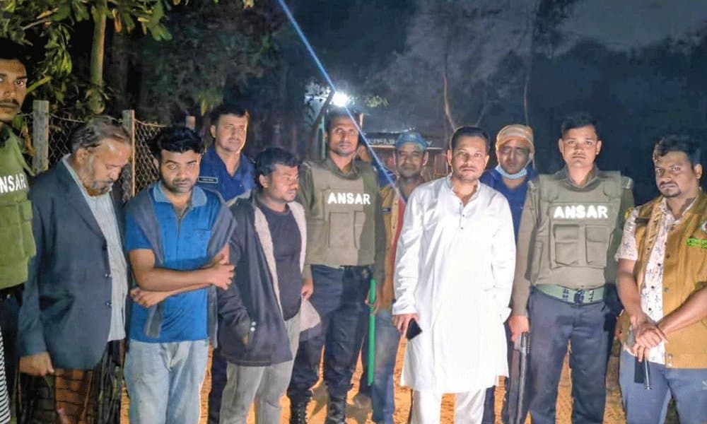 চৌদ্দগ্রামে অবৈধভাবে মাটি কাটায় ৫ লাখ টাকা অর্থদণ্ড, ৩ জনের জেল