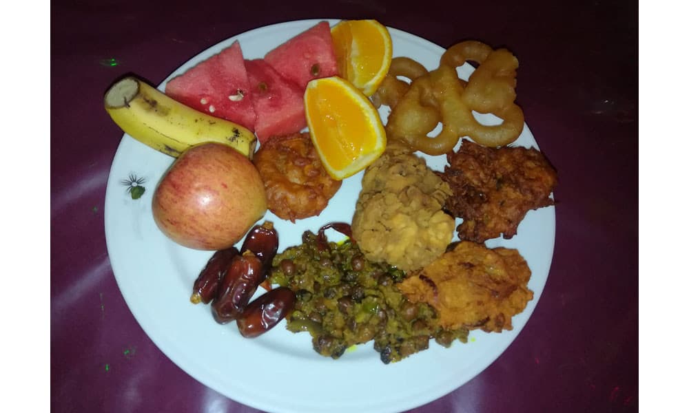 এক প্লেট ইফতারে খরচ পড়ছে ১৬৮ টাকা