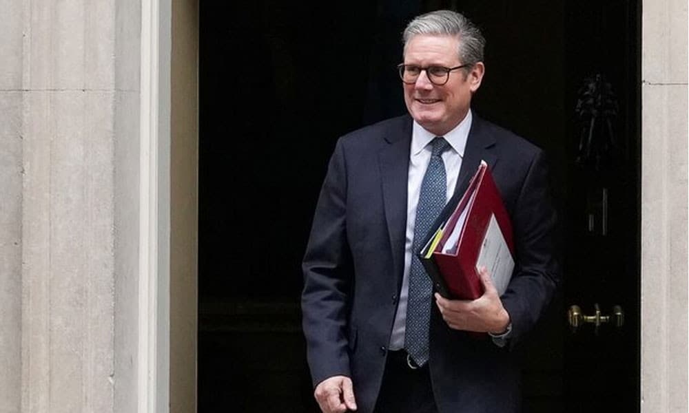 পদত্যাগের চাপে ব্রিটিশ প্রধানমন্ত্রী?