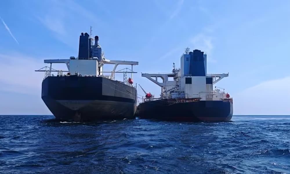 মালয়েশিয়ায় ১২৯ মিলিয়ন ডলারের তেলসহ দুইটি ট্যাংকার জব্দ, আটক ৫৩