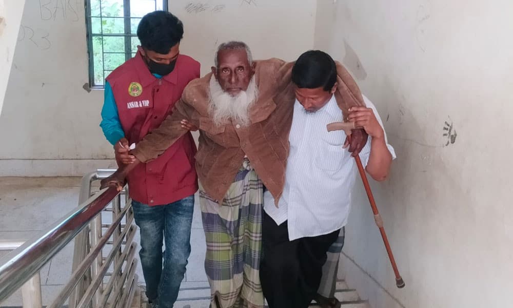 ১৭ বছর পর ভোটের ঘরে সাহেব আলী