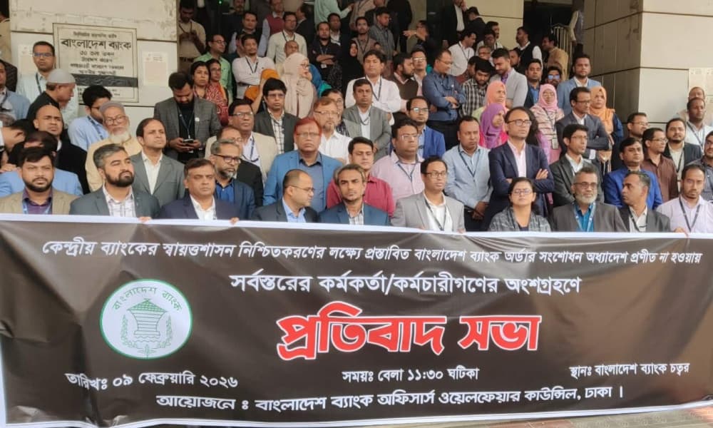 অর্থ উপদেষ্টার পদত্যাগ দাবি, ১ দিনের জন্য হলেও