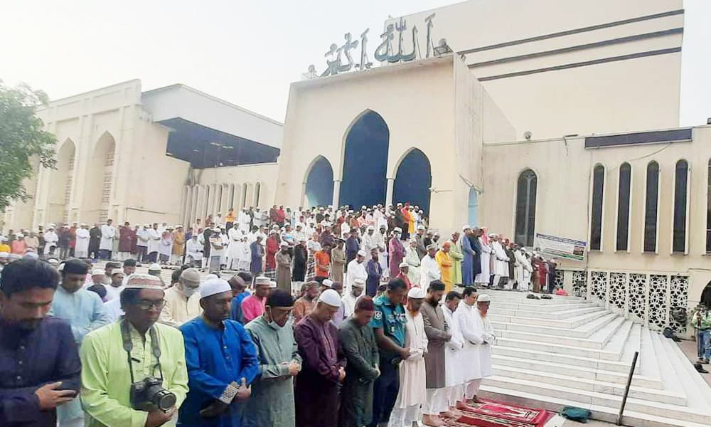 রমজানের প্রথম জুমায় বায়তুল মোকাররমে মুসল্লিদের ভিড়