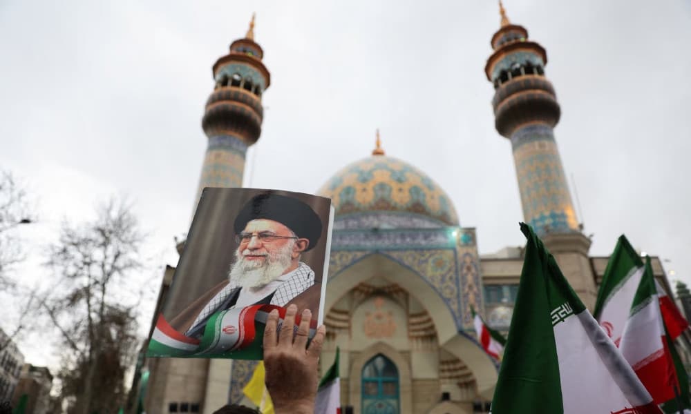 ইরানে অন্তর্বর্তীকালীন সরকারের দায়িত্বে তিন শীর্ষ নেতা