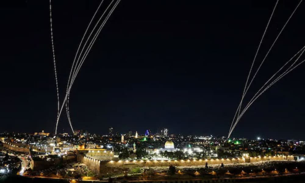 খামেনি হত্যার প্রতিশোধ নিতে ইসরায়েলে হিজবুল্লাহর হামলা