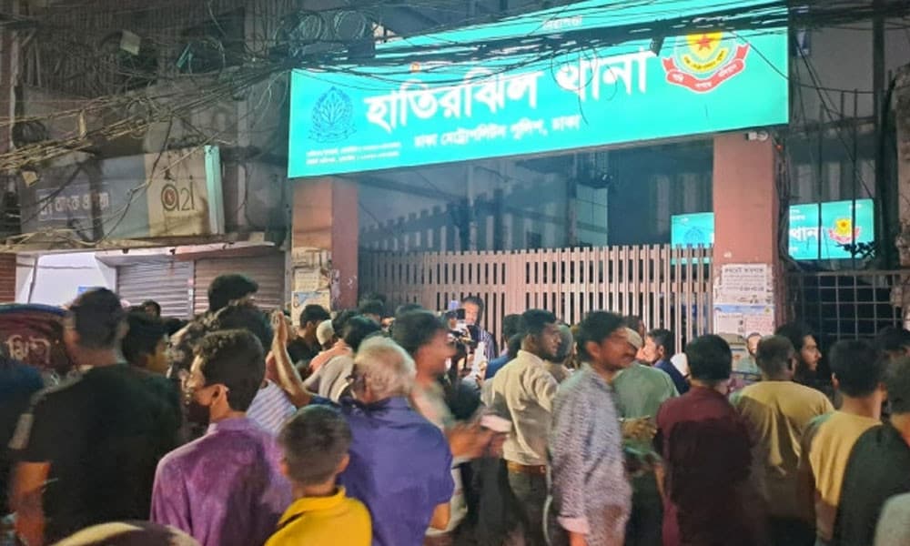 রাজধানীতে থানা ঘেরাও, শিশুর মৃত্যুর ঘটনায় বিক্ষোভ