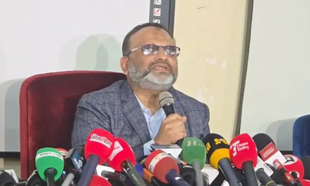 দায়িত্ব থেকে সরে দাঁড়াতে চাই : ঢাবি ভিসি