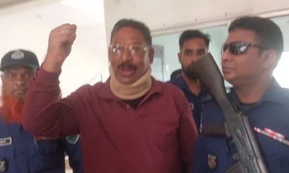 আদালত প্রাঙ্গণে ‘জয় বাংলা’ স্লোগান যুবলীগ সভাপতির