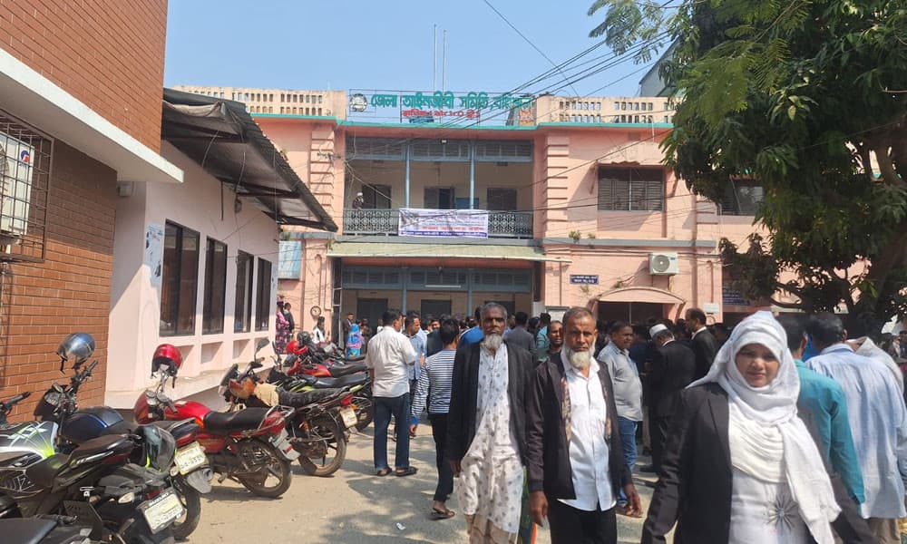 পিছু হটলেন বিএনপিপন্থী আইনজীবীরা, আদালত বর্জন স্থগিত