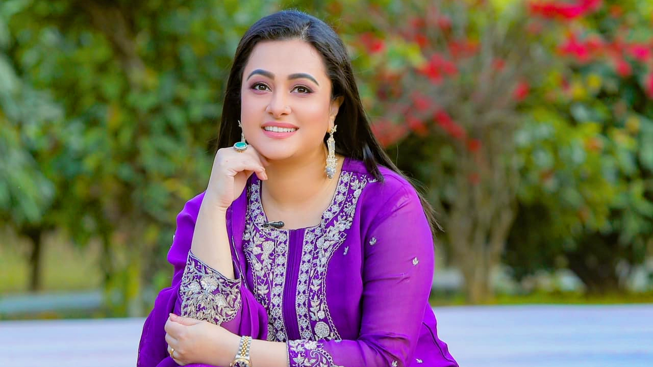 সৌদি বিমানবন্দরে পূর্ণিমাকে দেখে তরুণের কাণ্ড!