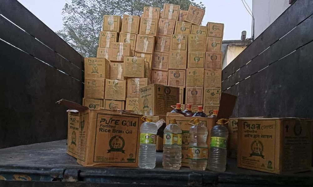 টিসিবির তেলের কার্টনে মিলল পানির বোতল