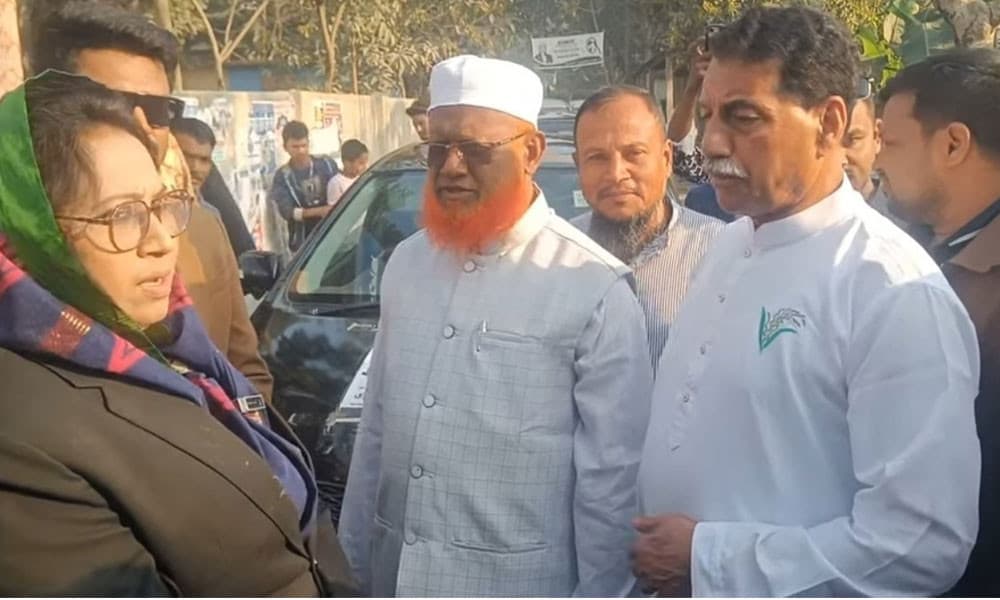 নরসিংদীতে একসঙ্গে একই কেন্দ্রে ভোট দিলেন ৩ প্রতিদ্বন্দ্বী প্রার্থী