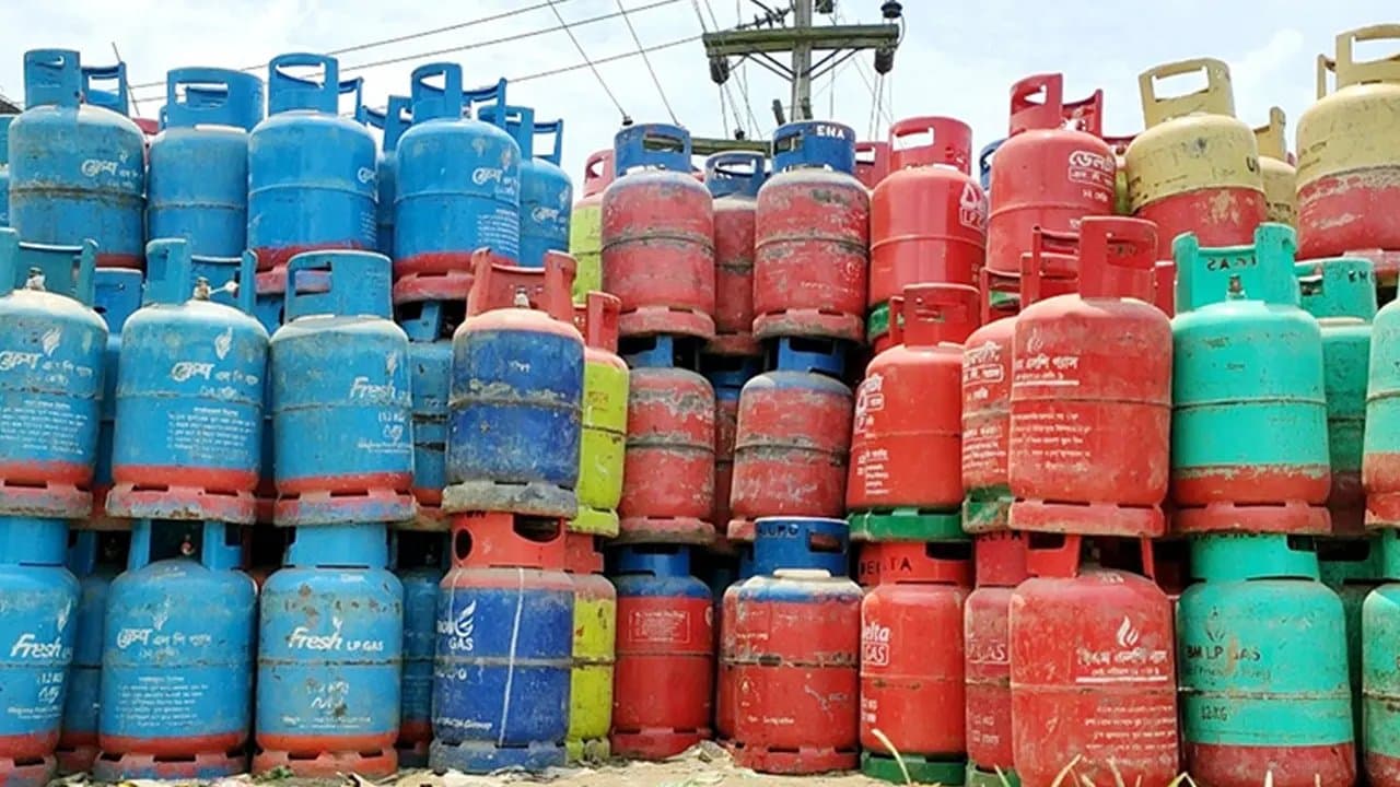 ফেব্রুয়ারিতে এলপি গ্যাসের দাম বাড়বে না কমবে, জানা যাবে সোমবার