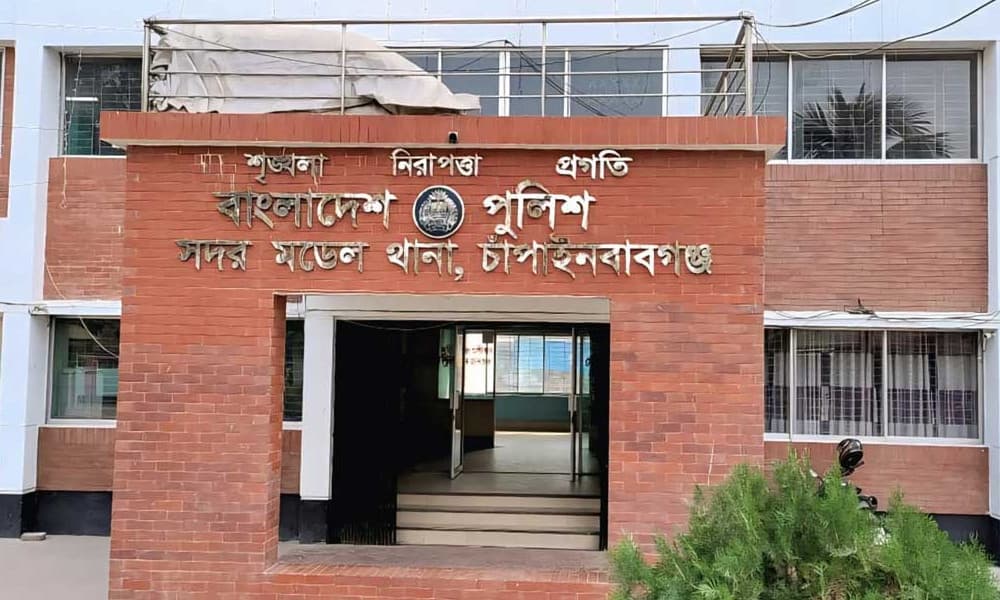 চাঁপাইনবাবগঞ্জে গৃহবধূর ঝুলন্ত মরদেহ উদ্ধার, স্বামী পলাতক