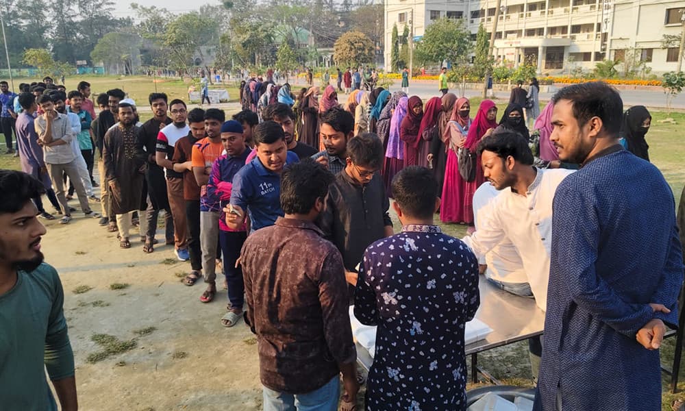 পাবিপ্রবিতে ছাত্রদলকর্মীর উদ্যোগে ২০ টাকায় ১০ আইটেমের ইফতারি