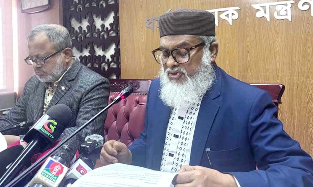 দুই বছরে হজযাত্রীদের বিমানভাড়া ৪০ হাজার টাকা কমানো হয়েছে : ধর্ম উপদেষ্টা