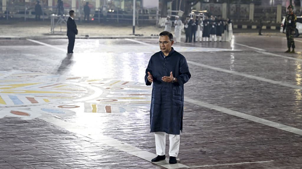 ইতিহাসে প্রথমবারের মতো শহীদ মিনারে শহীদদের মাগফিরাত কামনায় দোয়া প্রধানমন্ত্রীর