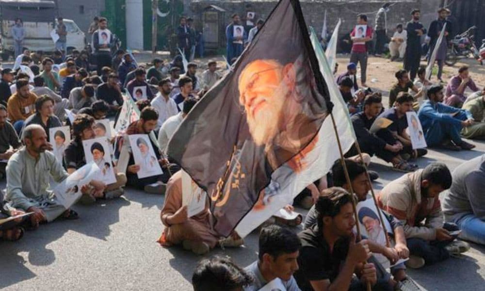 খামেনি হত্যার প্রতিবাদে পাকিস্তানে বিক্ষোভ, পুলিশের সঙ্গে সংঘর্ষে নিহত ১৭