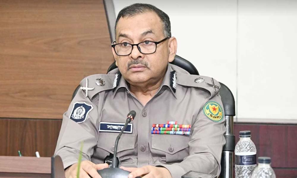 আন্দোলনকারীদের সঙ্গে সংঘর্ষে ১৬ পুলিশ আহত : ডিএমপি