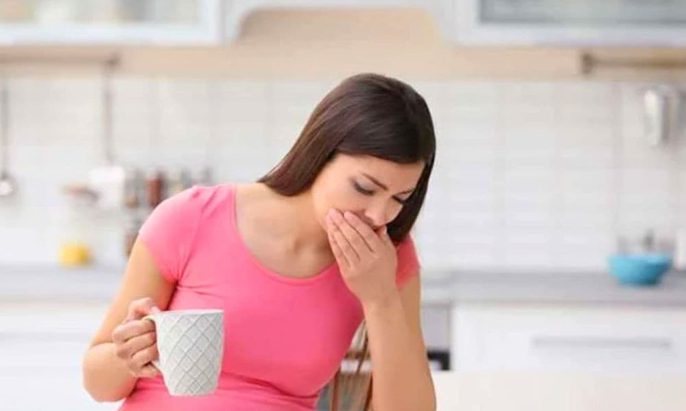 সকালে ঘুম থেকে ওঠার সঙ্গে বমি ভাব? জানুন সহজ সমাধান