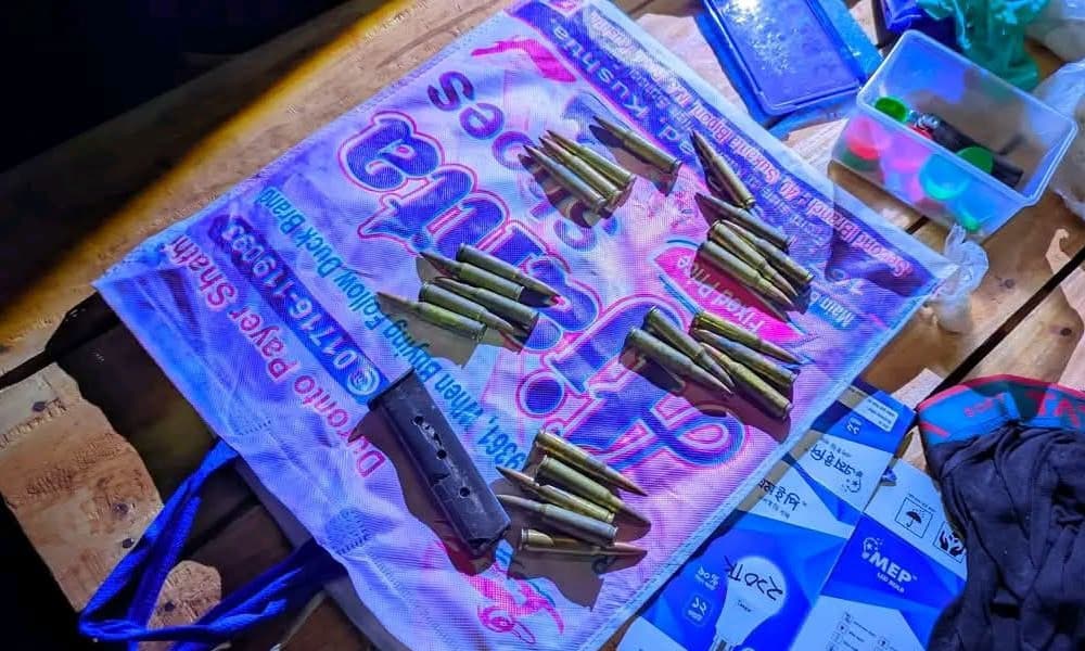 ঈশ্বরদীতে রাইফেলের ২৪ রাউন্ড গুলিসহ পিস্তলের ম্যাগাজিন উদ্ধার