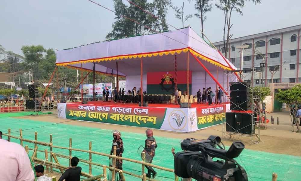 তারেক রহমানের জন্য প্রস্তুত মঞ্চ, খণ্ড খণ্ড মিছিল নিয়ে আসছেন নেতাকর্মীরা