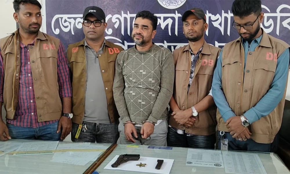 পিরোজপুরে বিদেশি পিস্তলসহ গ্রেপ্তার ১