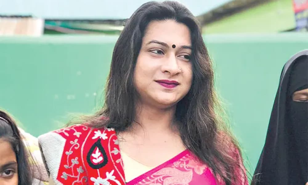 আপনাদের রানী কারো কাছে বিক্রি হয় না’: রংপুর-৩ থেকে সরে দাঁড়ালেন আনোয়ারা ইসলাম রানী