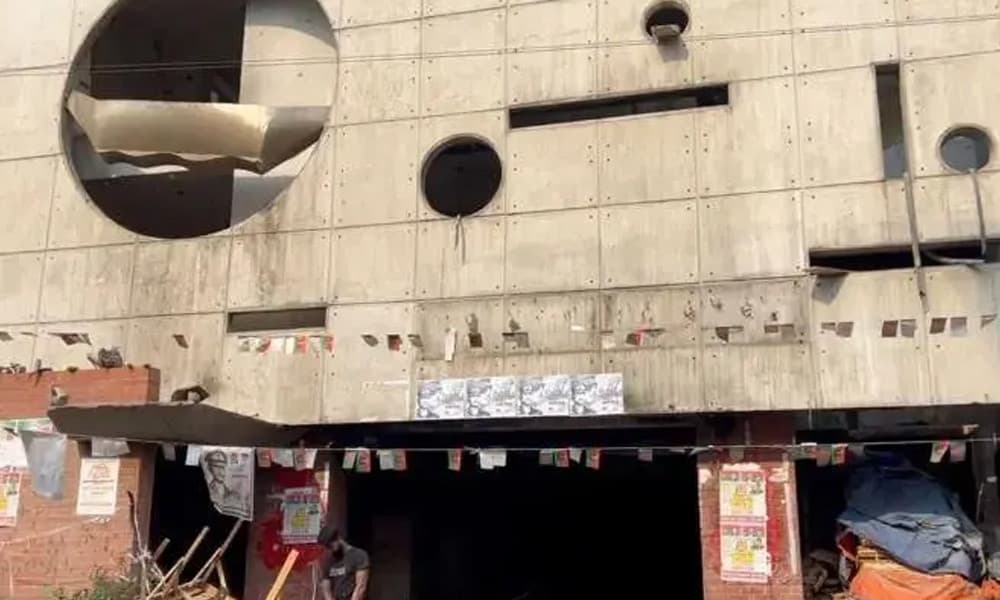 হঠাৎ কার্যালয়ে প্রবেশের চেষ্টা আ. লীগ নেতাদের, নেপথ্যে কী?