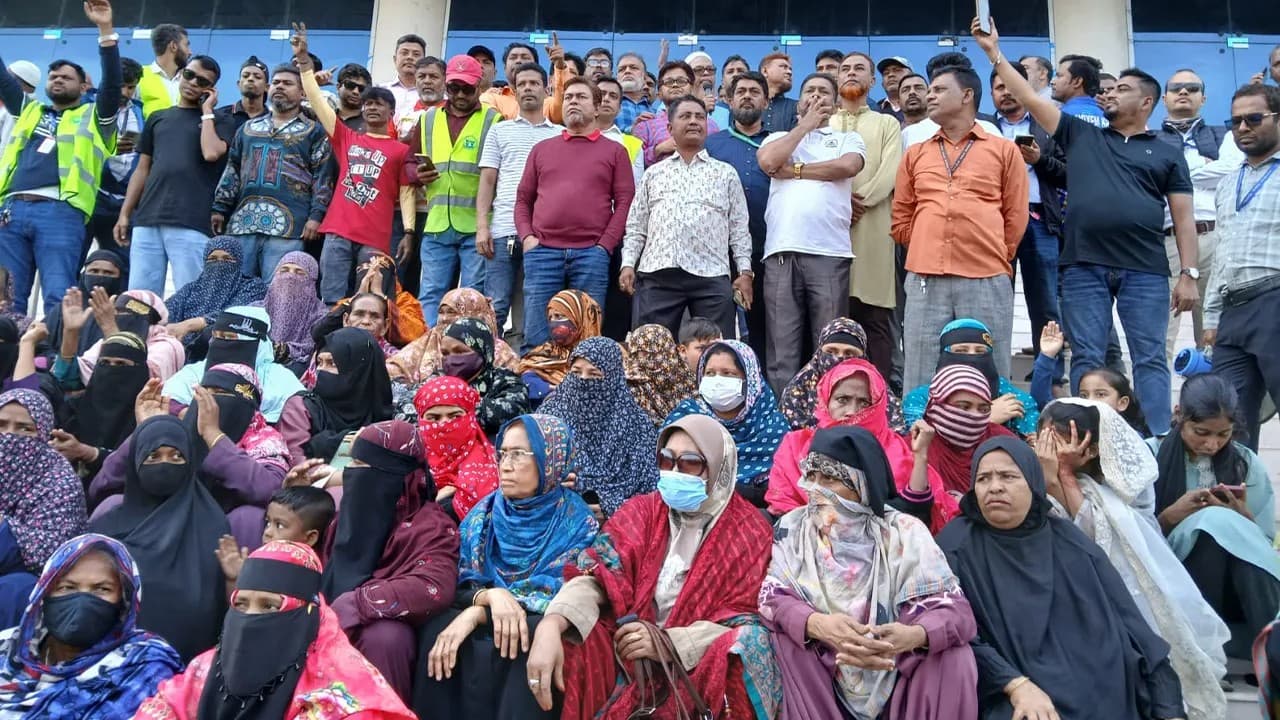 চট্টগ্রাম বন্দরে এনসিটি ইস্যুতে শ্রমিকদের কর্মবিরতি, কার্যক্রমে বিঘ্ন