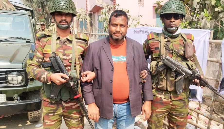 টাকা দিয়ে ভোট কেনার অভিযোগে গঙ্গাচড়ায় বিএনপি নেতা আটক