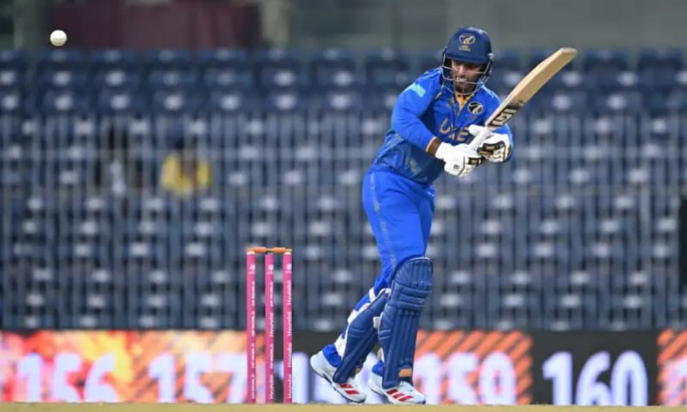 ম্যাচ শুরুর আগ মুহূর্তে বিশ্বকাপ দল থেকে বাদ পড়লেন আমিরাতের খেলোয়াড়