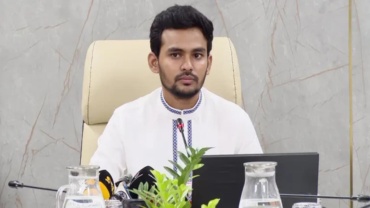 আ.লীগকে পুনর্বাসনের চেষ্টা করলে বিপদে পড়বে বিএনপি : আসিফ মাহমুদ