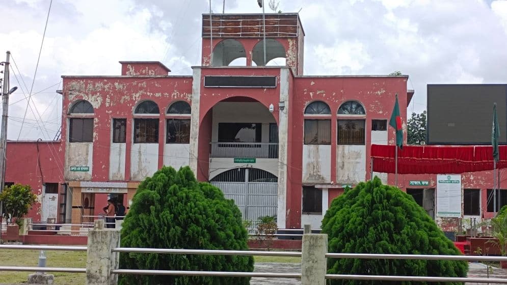 জামিনে মুক্ত আসামির বদলে পালালেন হত্যা মামলার আসামি, ৬ কারারক্ষী বরখাস্ত