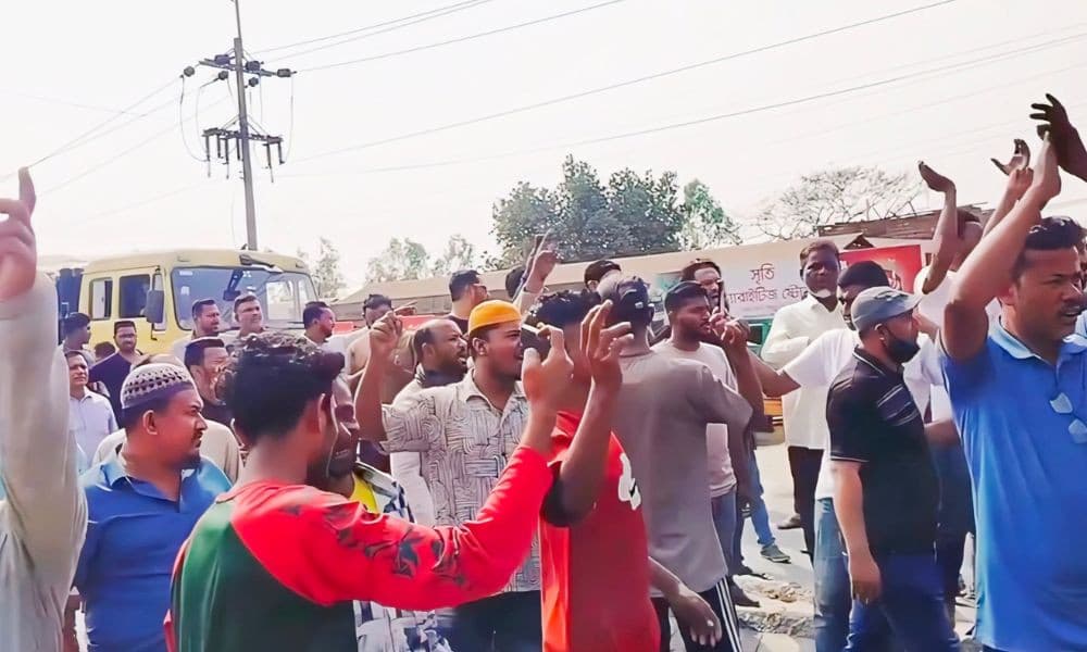 ওসিকে হুমকির অভিযোগে উপজেলা বিএনপির সভাপতি আটক, মহাসড়ক অবরোধ