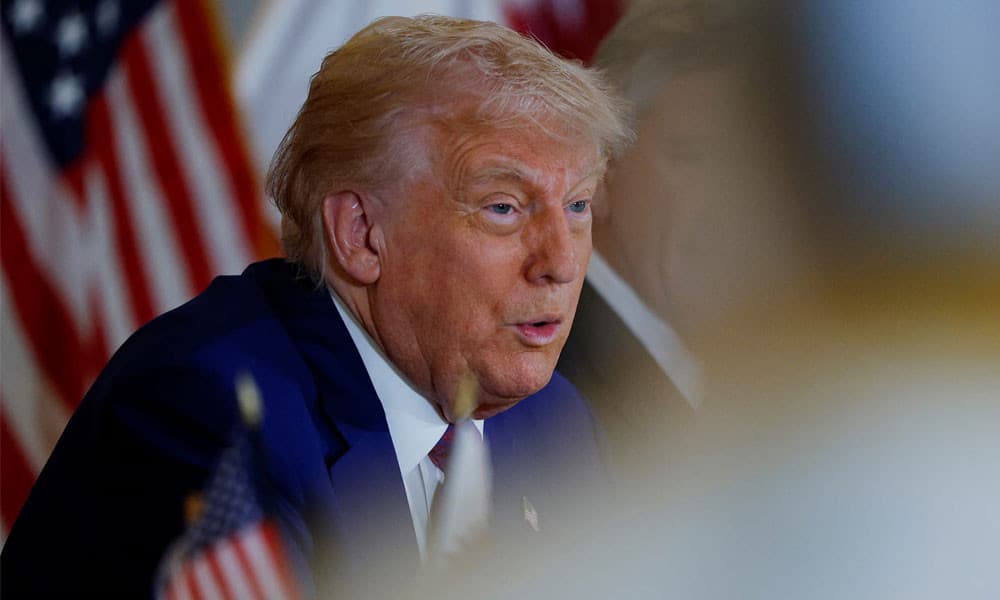 ইরানের সঙ্গে বাণিজ্য করা দেশগুলোকে শুল্ক হুমকি দিয়ে নির্বাহী আদেশ ট্রাম্পের