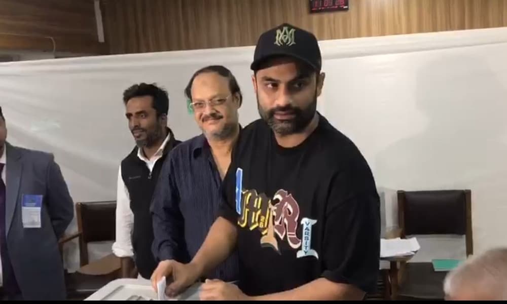 জীবনে প্রথম ভোট দিলেন তামিম ইকবাল