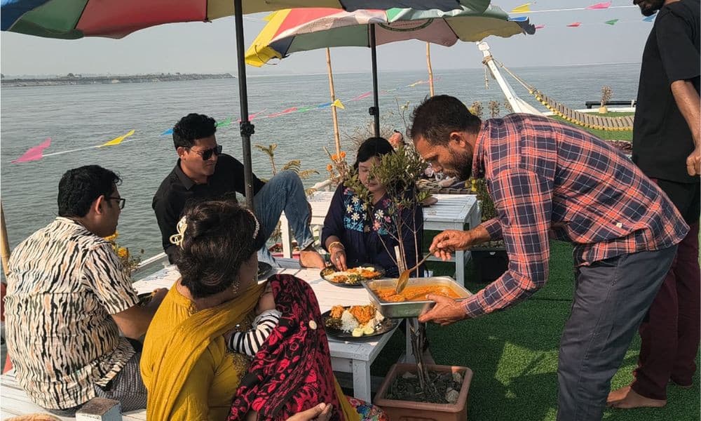 ব্রহ্মপুত্র নদে যাত্রা শুরু করল প্রমোদতরি ‘মাস্তুল’, বাড়ছে নদী পর্যটনের সম্ভাবনা