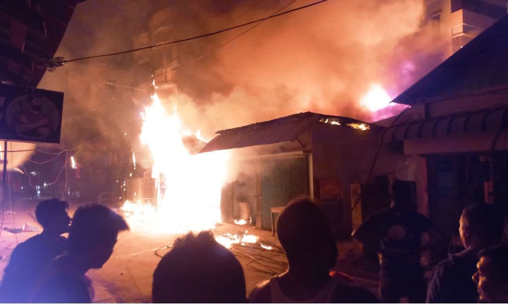 বান্দরবানে ৬টি বসতঘর ও ২টি দোকান আগুনে পুড়ে ছাই