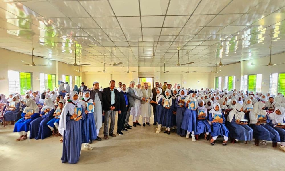ছয় সহস্রাধিক শিক্ষার্থীর মাঝে কোরআন শরিফ বিতরণ করল বসুন্ধরা গ্রুপ