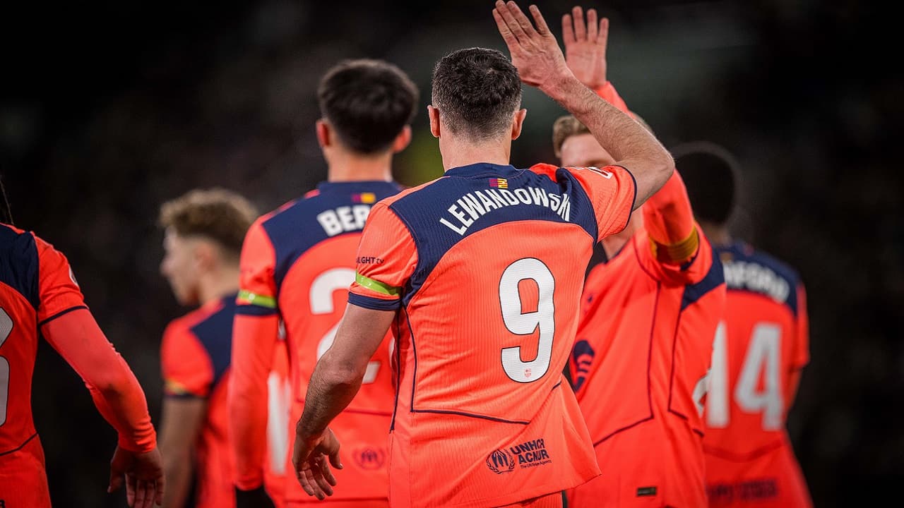 চির প্রতিদ্বন্দ্বীদের চেয়ে চার পয়েন্ট এগিয়ে গেল বার্সেলোনা