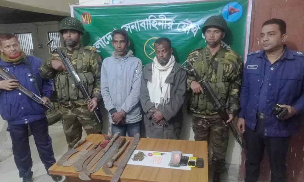 গলাচিপায় দেশীয় অস্ত্রসহ দুই মাদক কারবারি গ্রেপ্তার