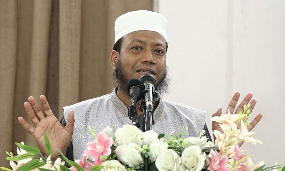 শুধু রমজানে মাথায় টুপি তুলবেন না : আমির হামজা