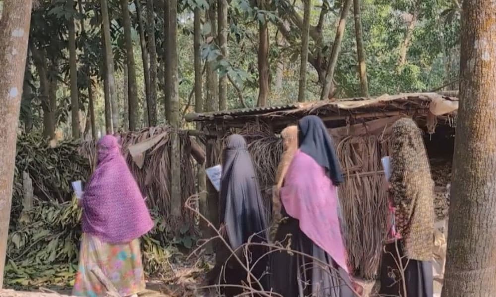 ধর্মের নামে নির্বাচনী প্রচার, সামনে নারী