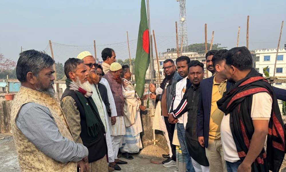 শিবচরে আওয়ামী লীগের কার্যালয়ে জাতীয় পতাকা উত্তোলন