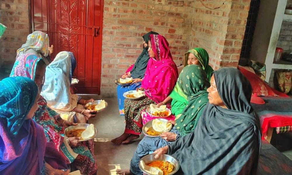 বৃদ্ধাশ্রমে মায়েদের পাশে বসুন্ধরা শুভসংঘ