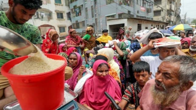 ৩০ টাকা কেজি দরে চাল বিক্রি শুরু